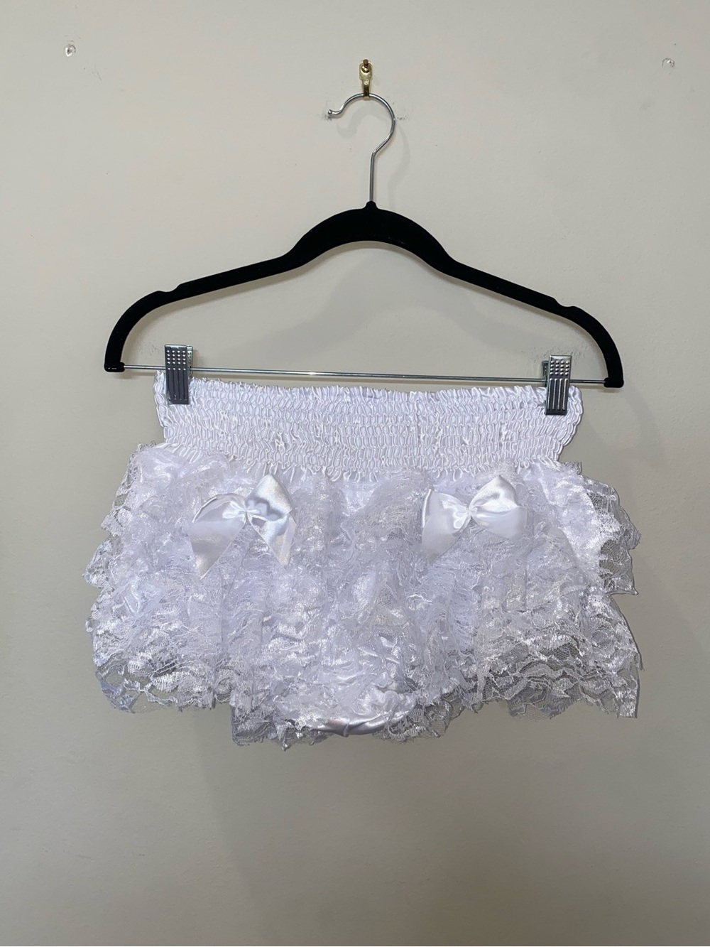 Fun Shack Vintage-Style Frilly White Lace Ruffle Bloomers with Satin Bows